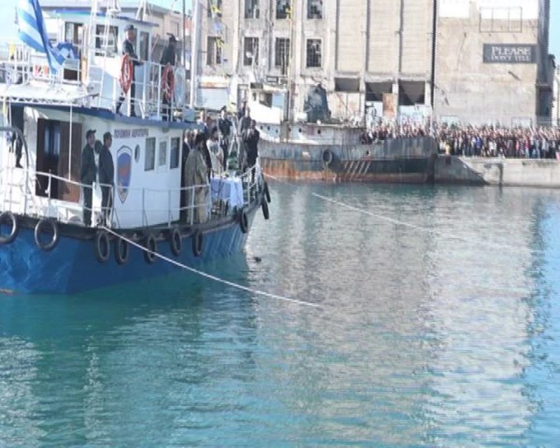  Καλαμάτα: Ατυχη στιγμή με νεκρό περιστέρι στα Θεοφάνεια (εικόνα, βίντεο)